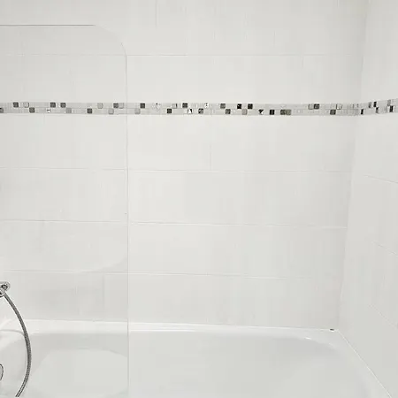 3 Mit Balkon Βούρπεταλ