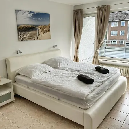 3 Mit Balkon Apartment *